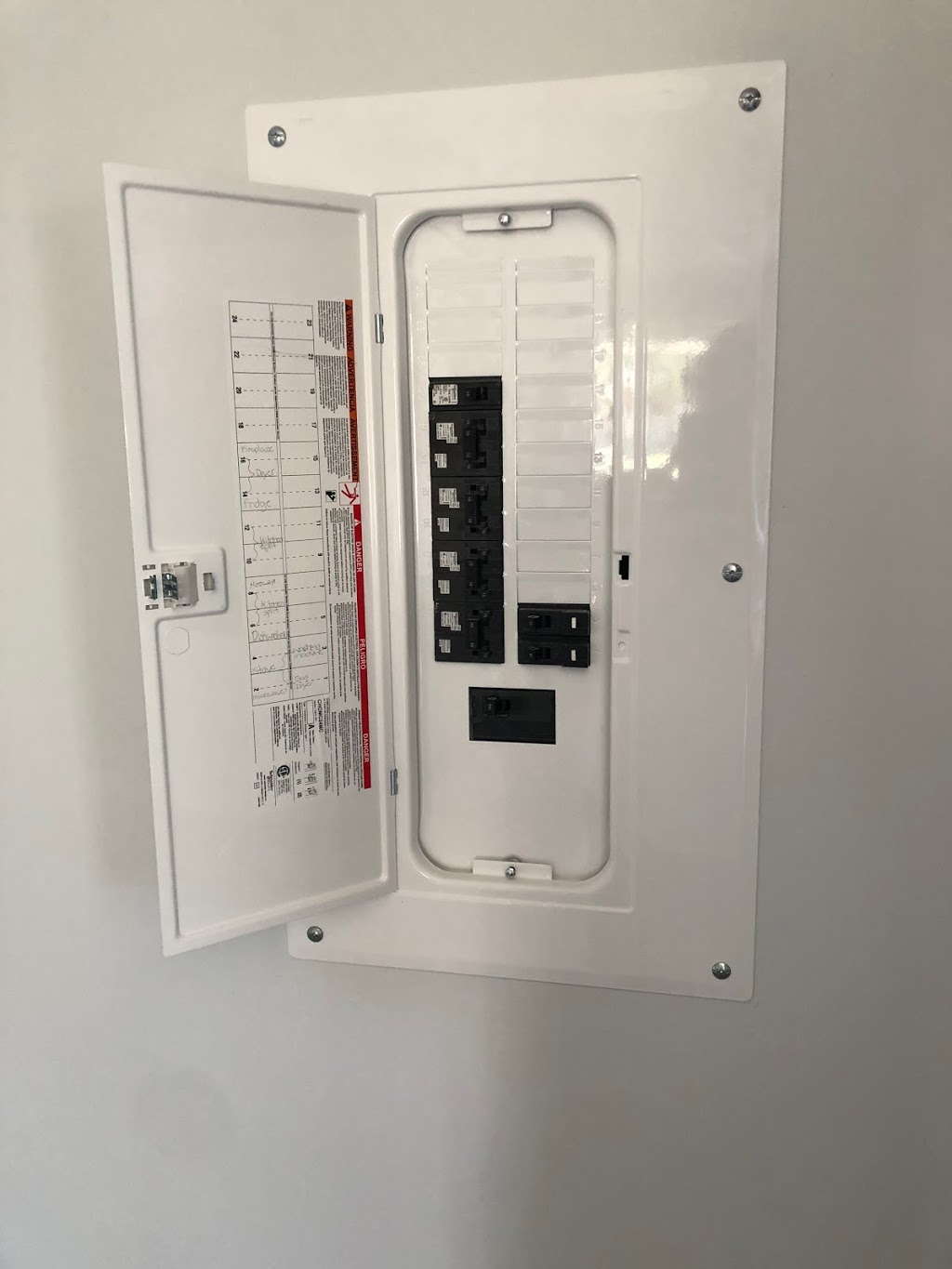 Deno Electric | 8 Rickert Way, Petersburg, ON N0B 2H0, Canada | Phone: (226) 338-4859
