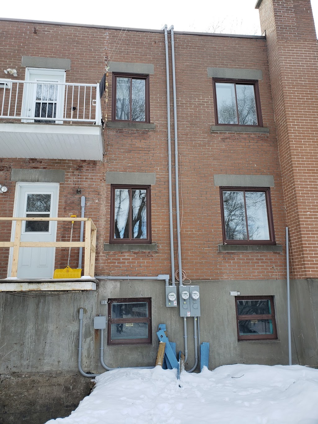 Oli Électrique - Électricien Ste-Rose, Laval | 34 Rue St Paul, Laval, QC H7L 2C9, Canada | Phone: (514) 996-3616