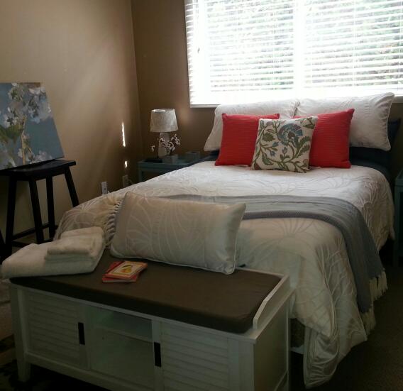 At The Beach Bed and Breakfast | 1904 McDougall St, Kelowna, BC V1Y 1A2, Canada | Phone: (250) 470-9493