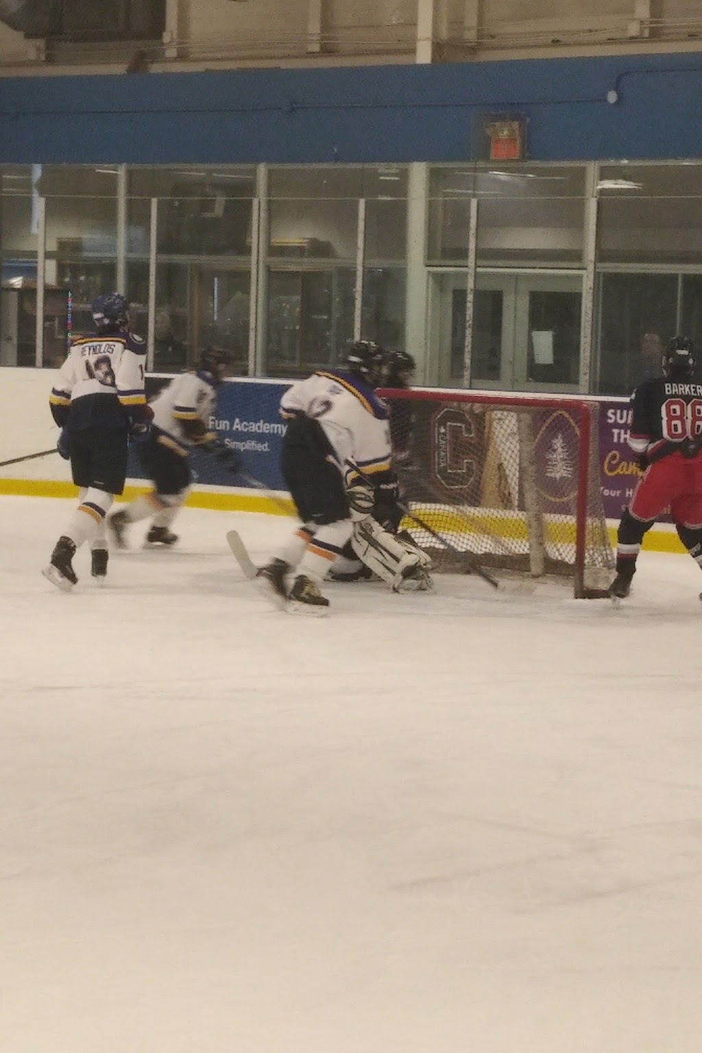Larry Grossman Forest Hill Memorial Arena | 340 Chaplin Crescent, Toronto, ON M5N 2N3, Canada | Phone: (416) 488-1800