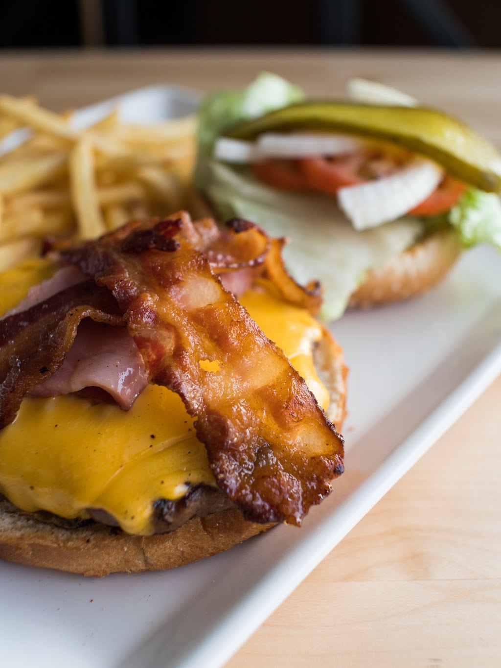 Mamas Restaurant | 100 Milligan Dr, Okotoks, AB T1S 1C5, Canada | Phone: (403) 938-3333
