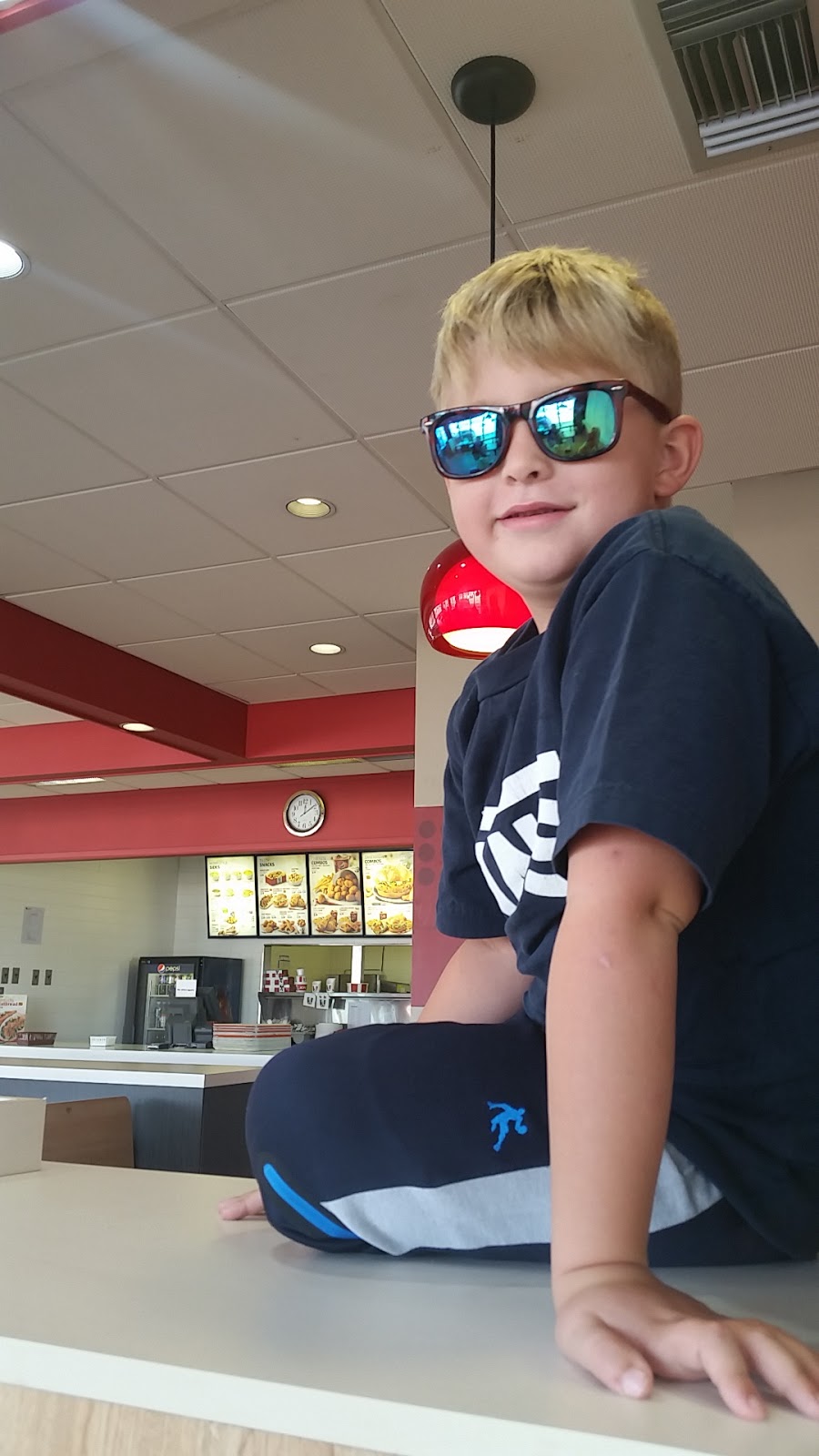 KFC | 5002 47 Ave, Taber, AB T1G 1P9, Canada | Phone: (403) 223-2796