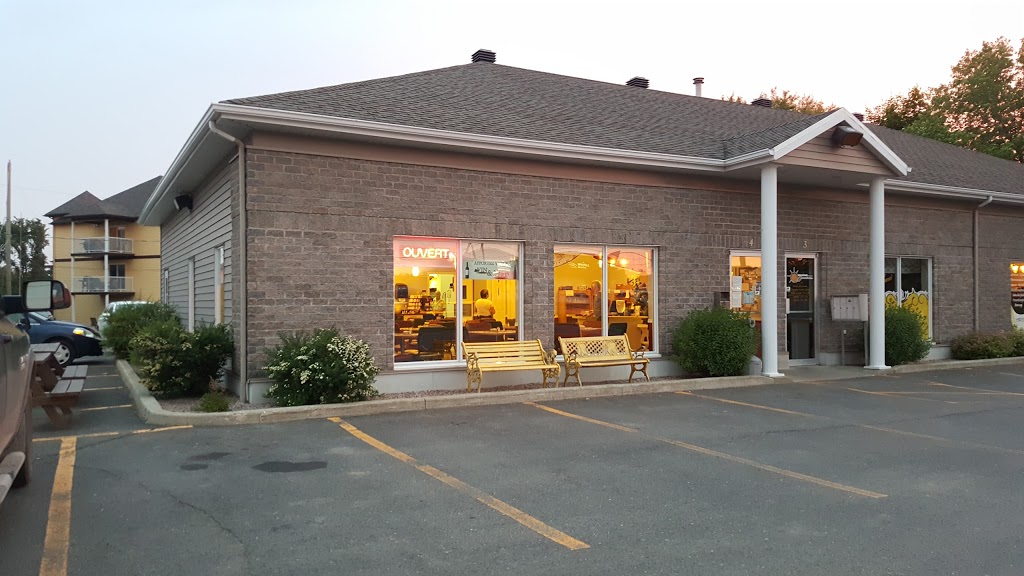 Resto Le Ptit Jeannot | 71 Route Campagna, Saint-Henri, QC G0R 3E0, Canada | Phone: (418) 882-0667