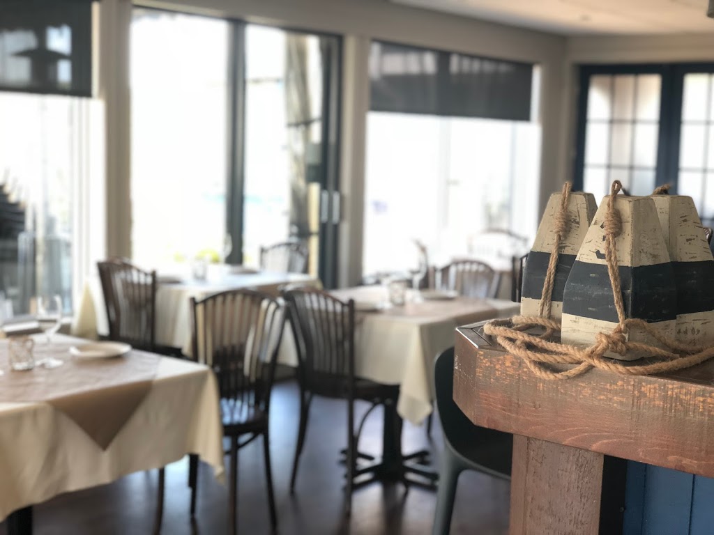 Les Flibustiers | 4685 Rue Saint-Laurent, Lévis, QC G6V 8M9, Canada | Phone: (418) 837-8588