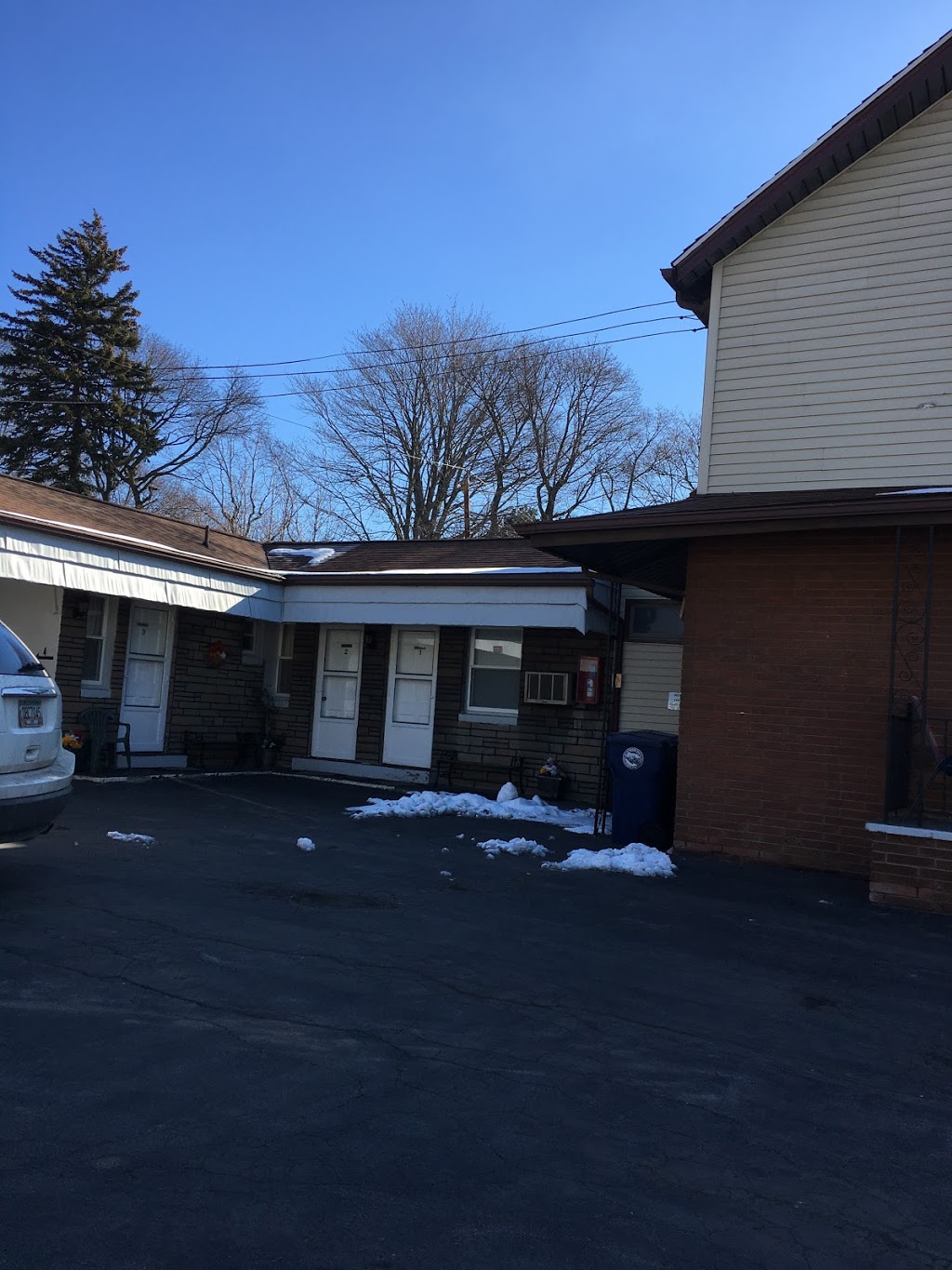 Falls Motel | 5820 Buffalo Ave, Niagara Falls, NY 13204, USA | Phone: (716) 283-3239