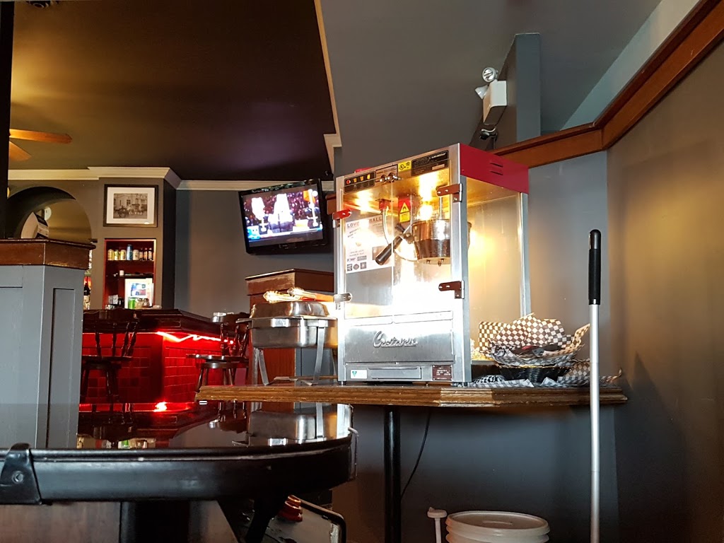 Zervos Tavern | 1605 33rd Street West, Saskatoon, SK S7L 5L5, Canada | Phone: (306) 665-6565