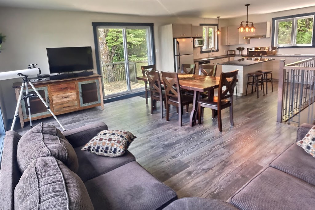 Chalet Globetrotter | 3459 chemin Bishop, Chemin du Lac Sept Îles, Saint-Raymond, QC G3L 2S3, Canada | Phone: (418) 933-8601