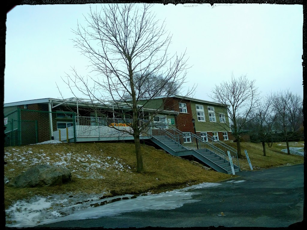 Centre de la Petite Enfance les Mousses Du Mont | 1750 Rue Roberval, Saint-Bruno-de-Montarville, QC J3V 3R3, Canada | Phone: (450) 653-4851