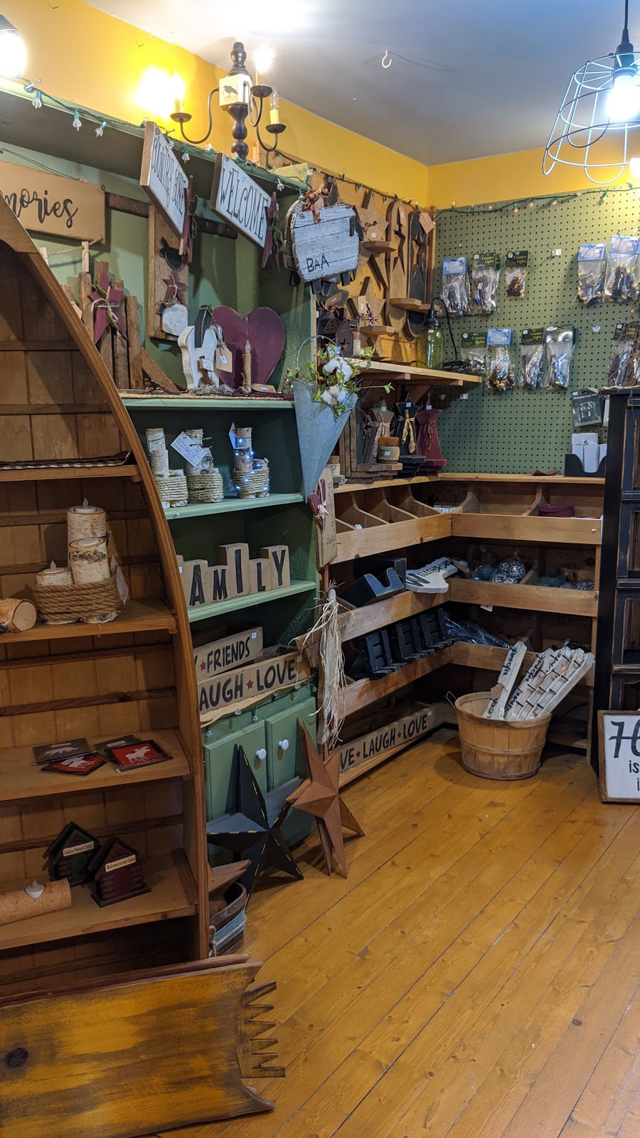 Cluttered Cupboard | 217 Hwy 6, Wiarton, ON N0H 2T0, Canada | Phone: (519) 534-9810