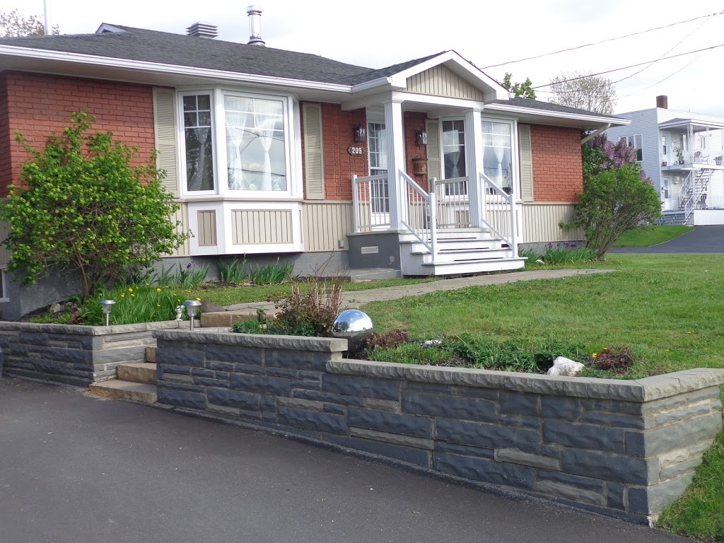 Gîte touristique Loctogone (bed and breakfast) | 209 Rue Saint-Jacques S, Coaticook, QC J1A 2P1, Canada | Phone: (819) 849-1046