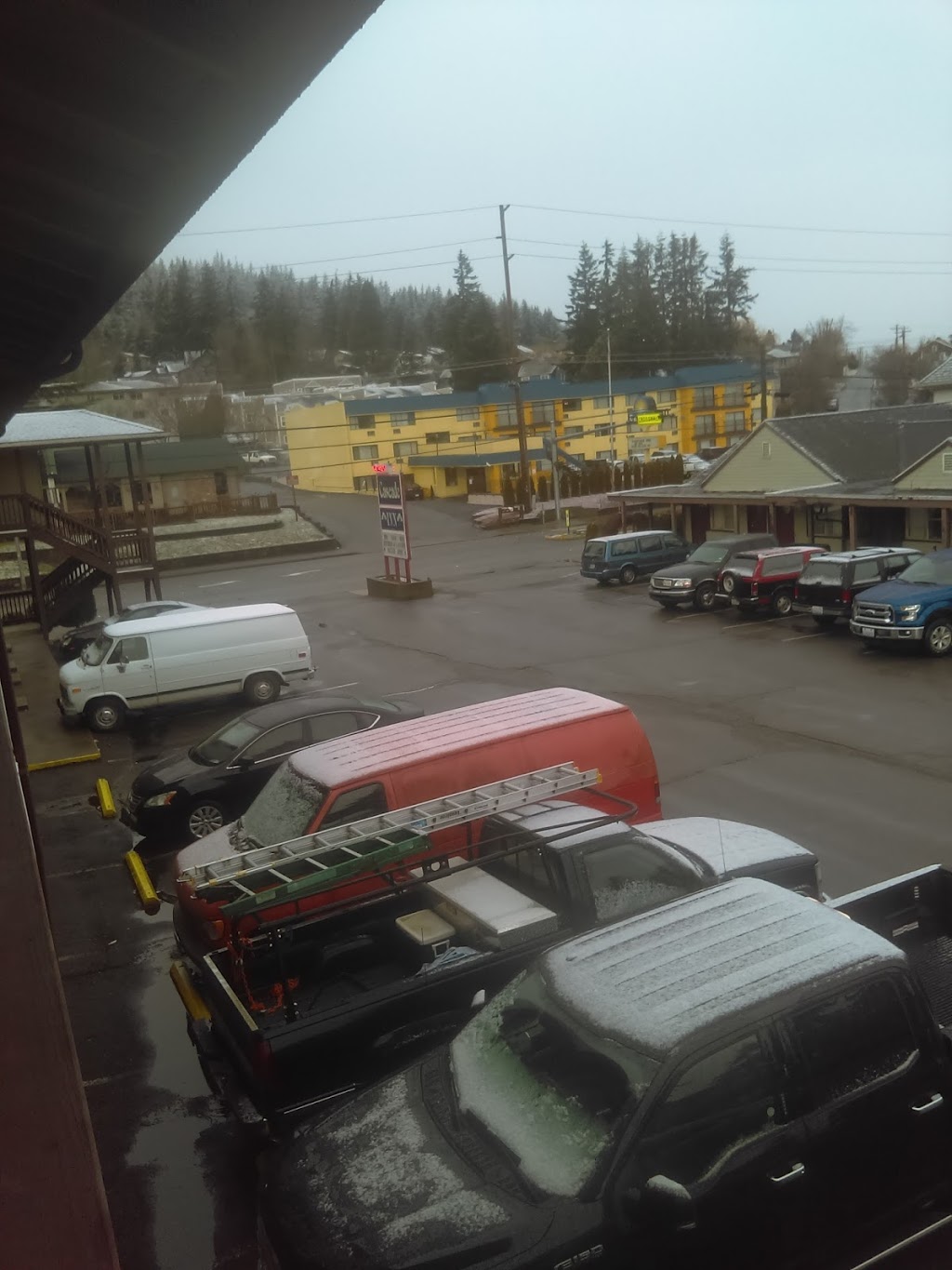 Cascade Inn | 208 N Samish Way, Bellingham, WA 98225, USA | Phone: (360) 733-2520