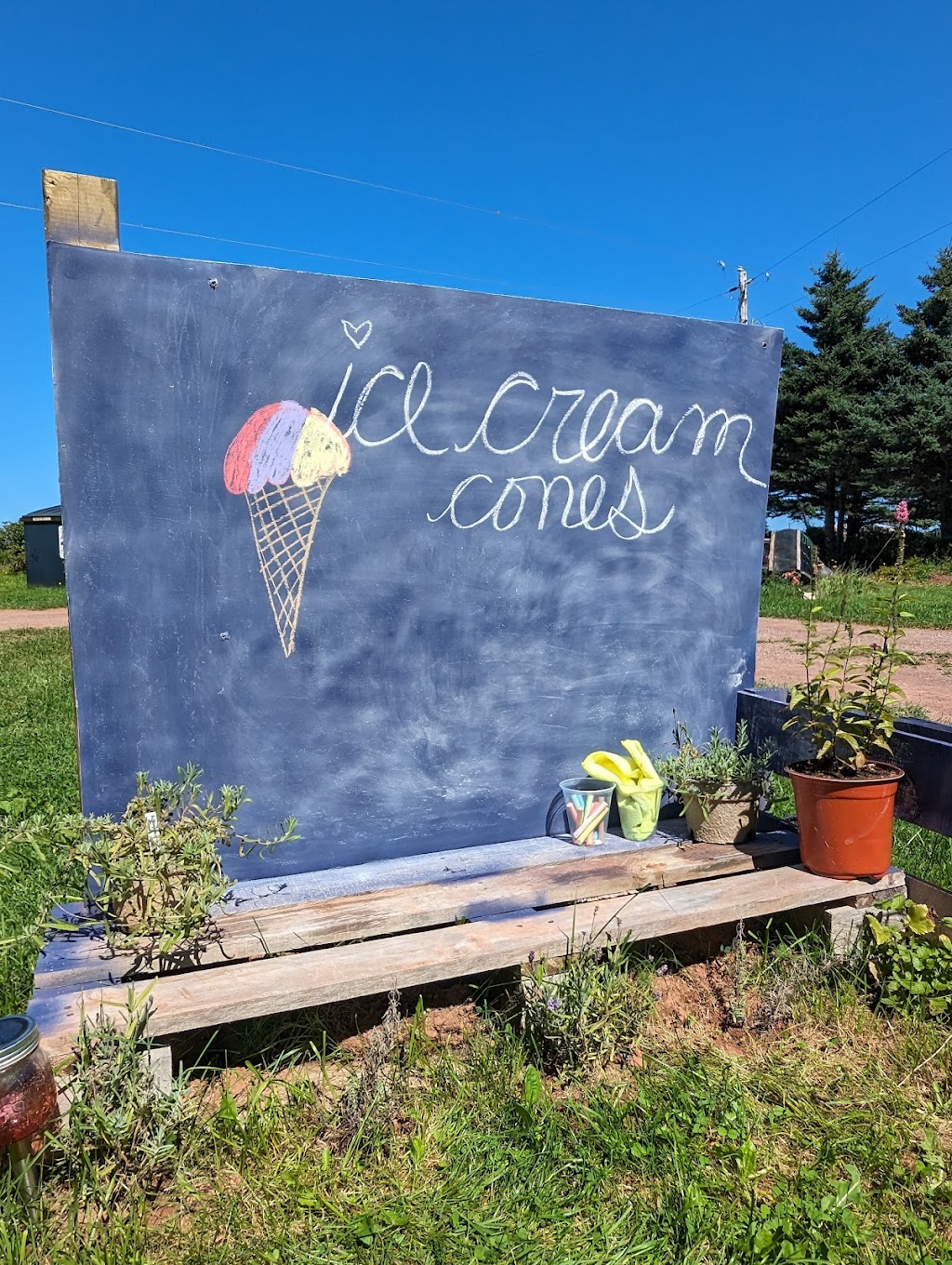 Treats & Sweets Dairy Bar | 515 N Lake Harbour Rd, Lakeville, PE C0A 2B0, Canada | Phone: (902) 327-0356