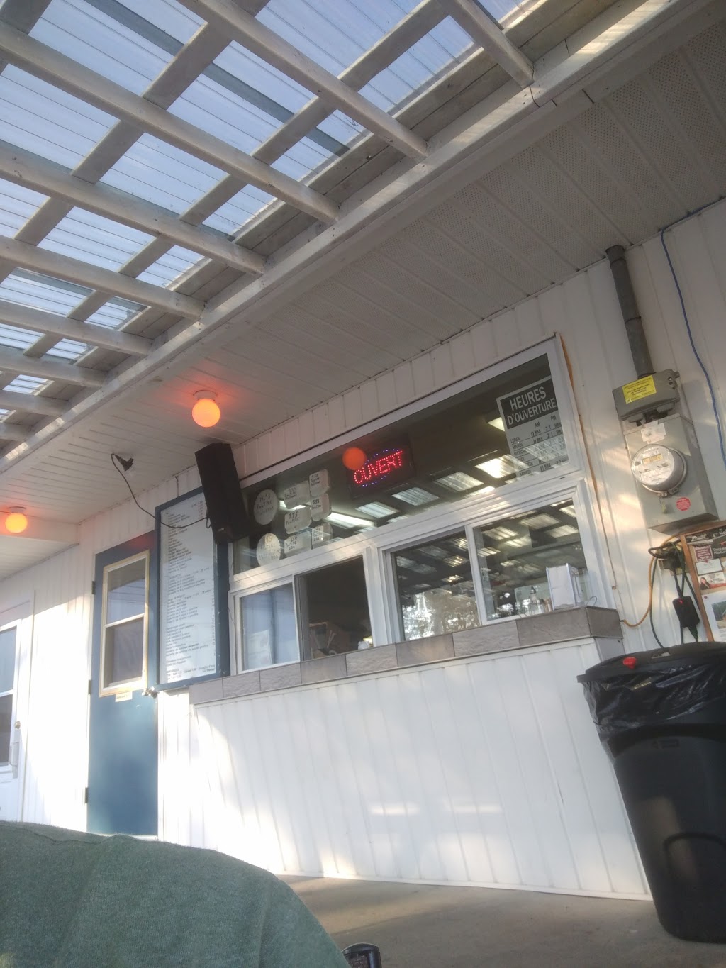 Roi De La Patate | 155 Rue Sainte Anne, Saint-Alexis-des-Monts, QC J0K 1V0, Canada | Phone: (819) 265-3175