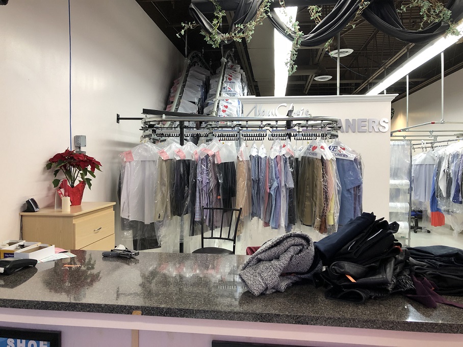 New Chris Cleaners | 5636 Glen Erin Dr, Mississauga, ON L5M 6B1, Canada | Phone: (905) 821-3336