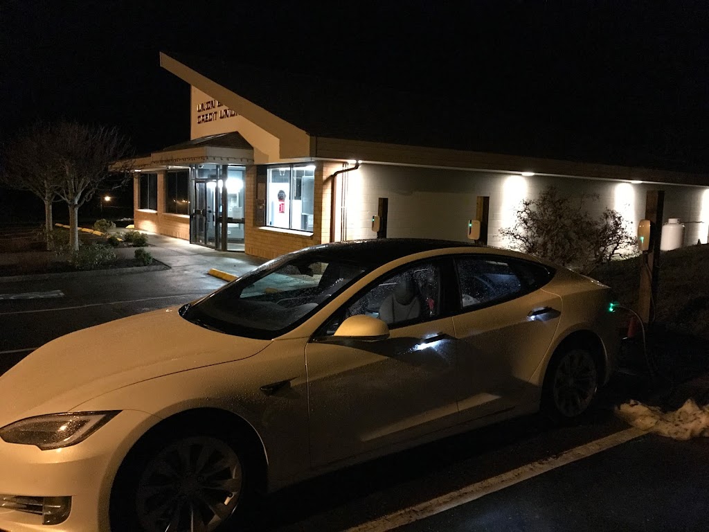 First Credit Union | 313 McLeod Rd, Union Bay, BC V0R 3B0, Canada | Phone: (250) 335-2122