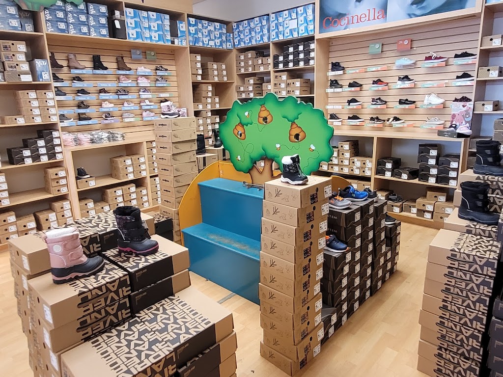 Chaussures Yellow | 2019 Bd Roland-Therrien, Longueuil, QC J4N 1A3, Canada | Phone: (450) 448-3081