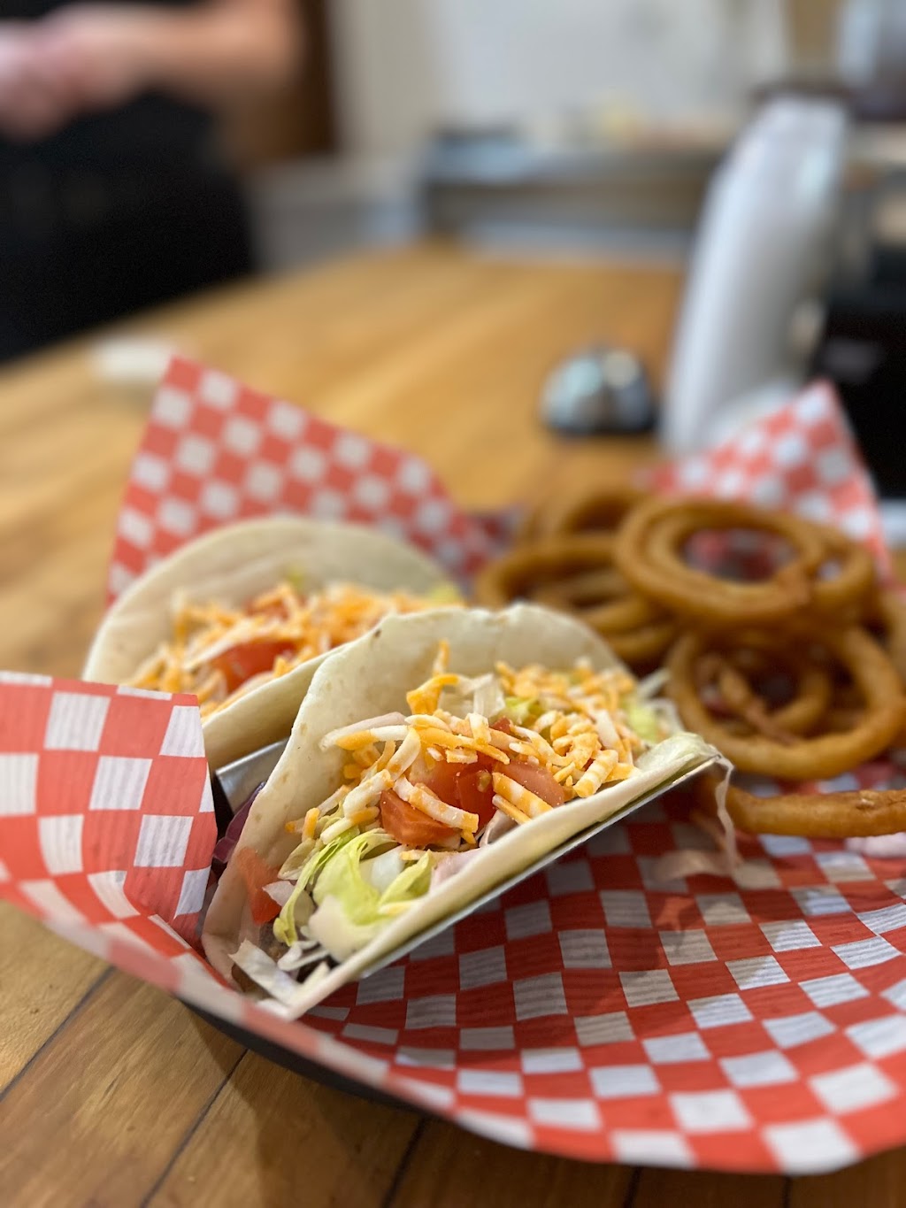 Finn’s Pub | 231 Durham St S, Madoc, ON K0K 2K0, Canada | Phone: (613) 473-1919