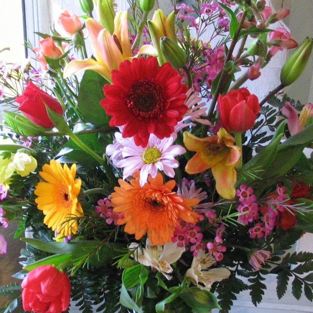 Burlington Flowers | 2001 Brant St, Burlington, ON L7P 3N8, Canada | Phone: (905) 332-1333