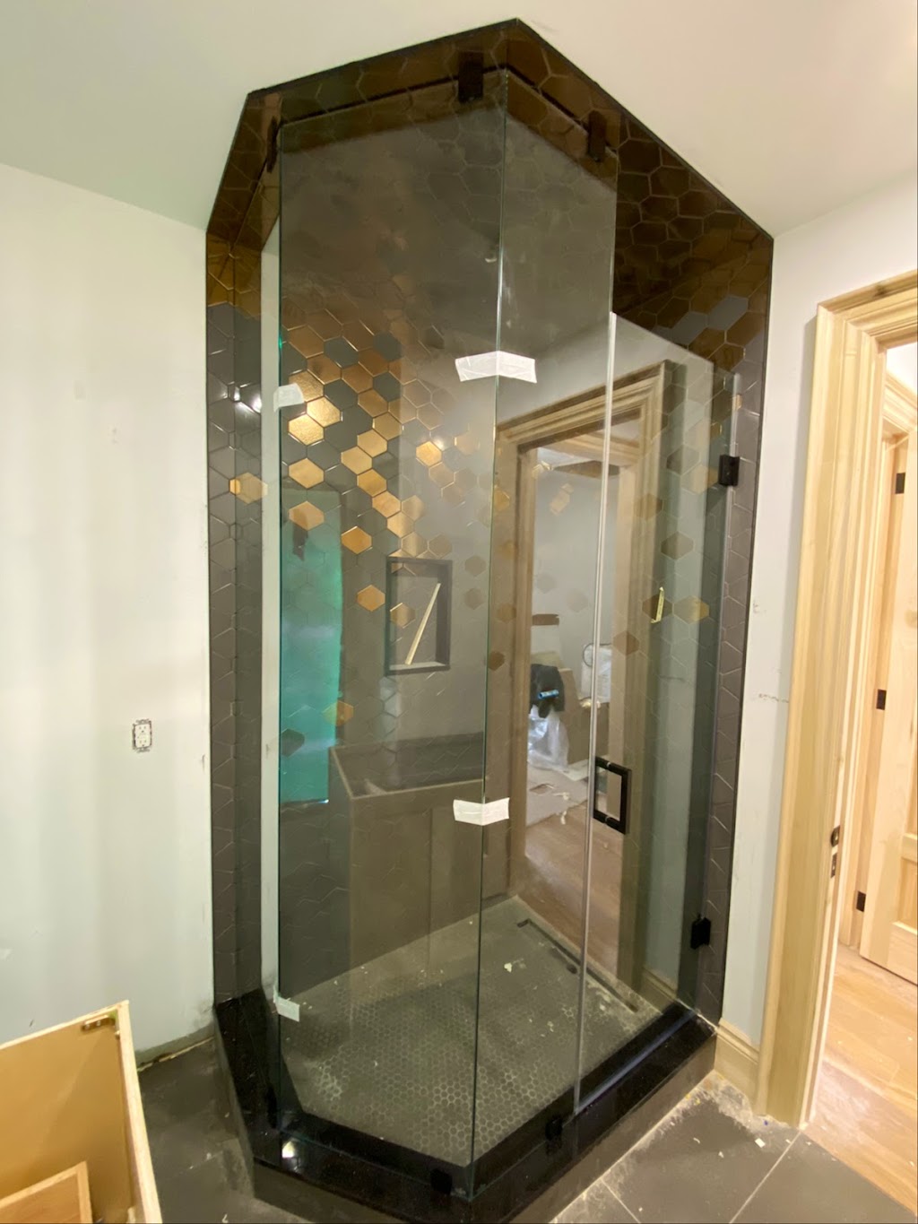 Pro Mirror And Glass | 4818 Colombo Crescent, Mississauga, ON L5M 7P3, Canada | Phone: (416) 877-3332