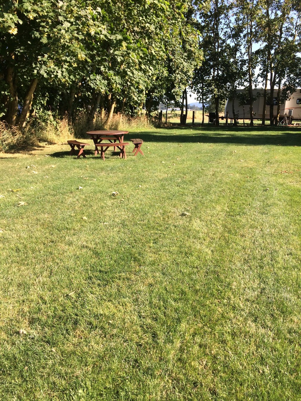 Oostemas Farmstead Inn Campground | 8402 Northwood Rd, Lynden, WA 98264, USA | Phone: (360) 815-1494