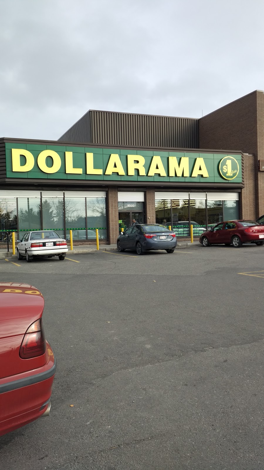 Dollarama | 1610 37 St SW, Calgary, AB T3C 3P1, Canada | Phone: (403) 246-6219