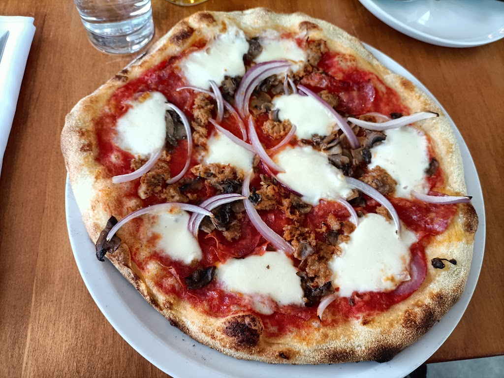 Stella Pizzeria | 1327 Avenue Laurier E, Montréal, QC H2J 1H4, Canada | Phone: (514) 903-9448