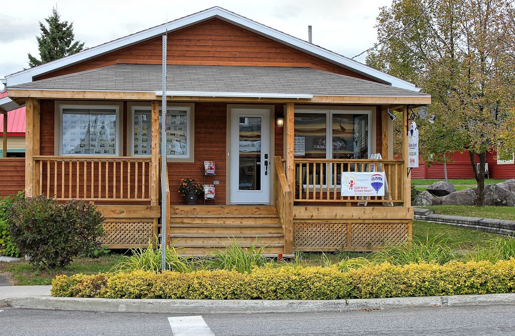 RE/MAX Bonjour-Etienne Savard | 2515 Rue de lÉglise, Val-David, QC J0T 2N0, Canada | Phone: (819) 322-3666