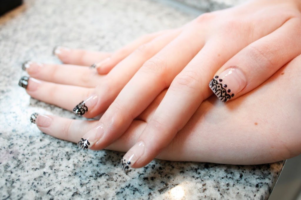 La Beaute Raffinee ou Salon Glow | 3585 Rue Berri suite 150, Montréal, QC H2L 4G3, Canada | Phone: (514) 289-8659