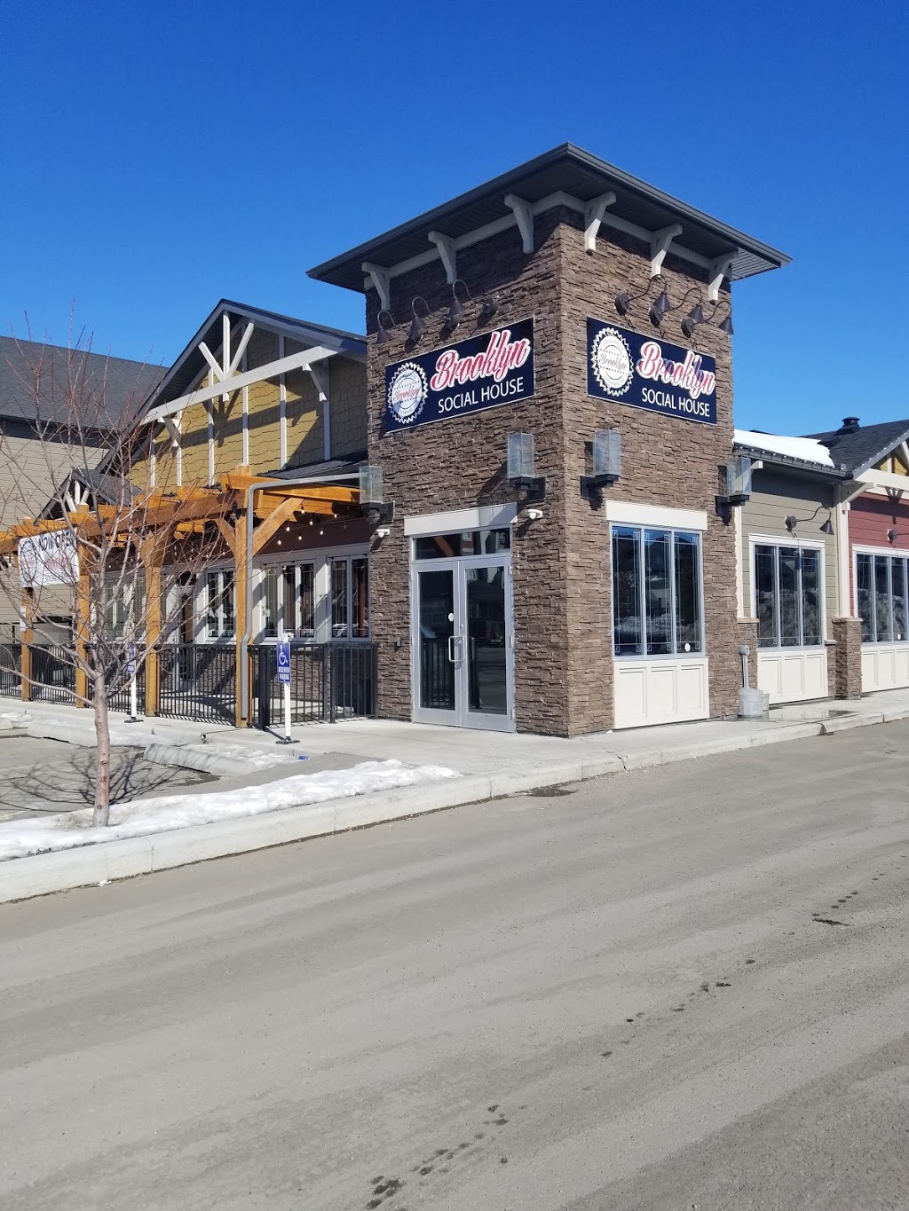 Brooklyn Social House | 2101-101 Sunset Dr, Cochrane, AB T4C 2K8, Canada | Phone: (403) 981-2237