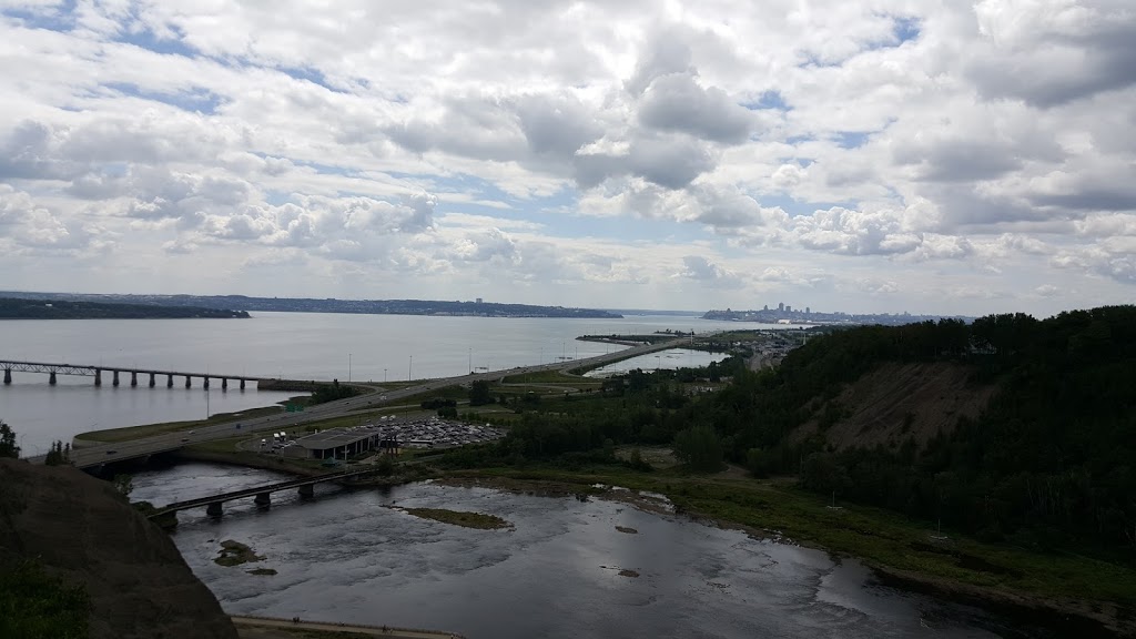velo bord du fleuve | 4872 Boulevard Sainte-Anne, Québec, QC G1C 2K3, Canada