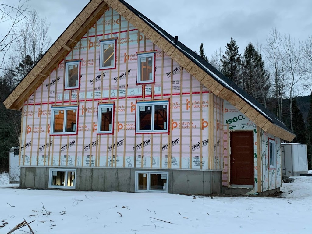 Chalet à Louer Mont Edouard | Rue Du, Chem. du Rivage, LAnse-Saint-Jean, QC G0V 1J0, Canada | Phone: (418) 482-1642