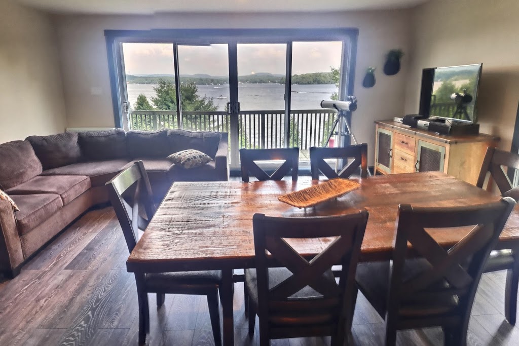Chalet Globetrotter | 3459 chemin Bishop, Chemin du Lac Sept Îles, Saint-Raymond, QC G3L 2S3, Canada | Phone: (418) 933-8601