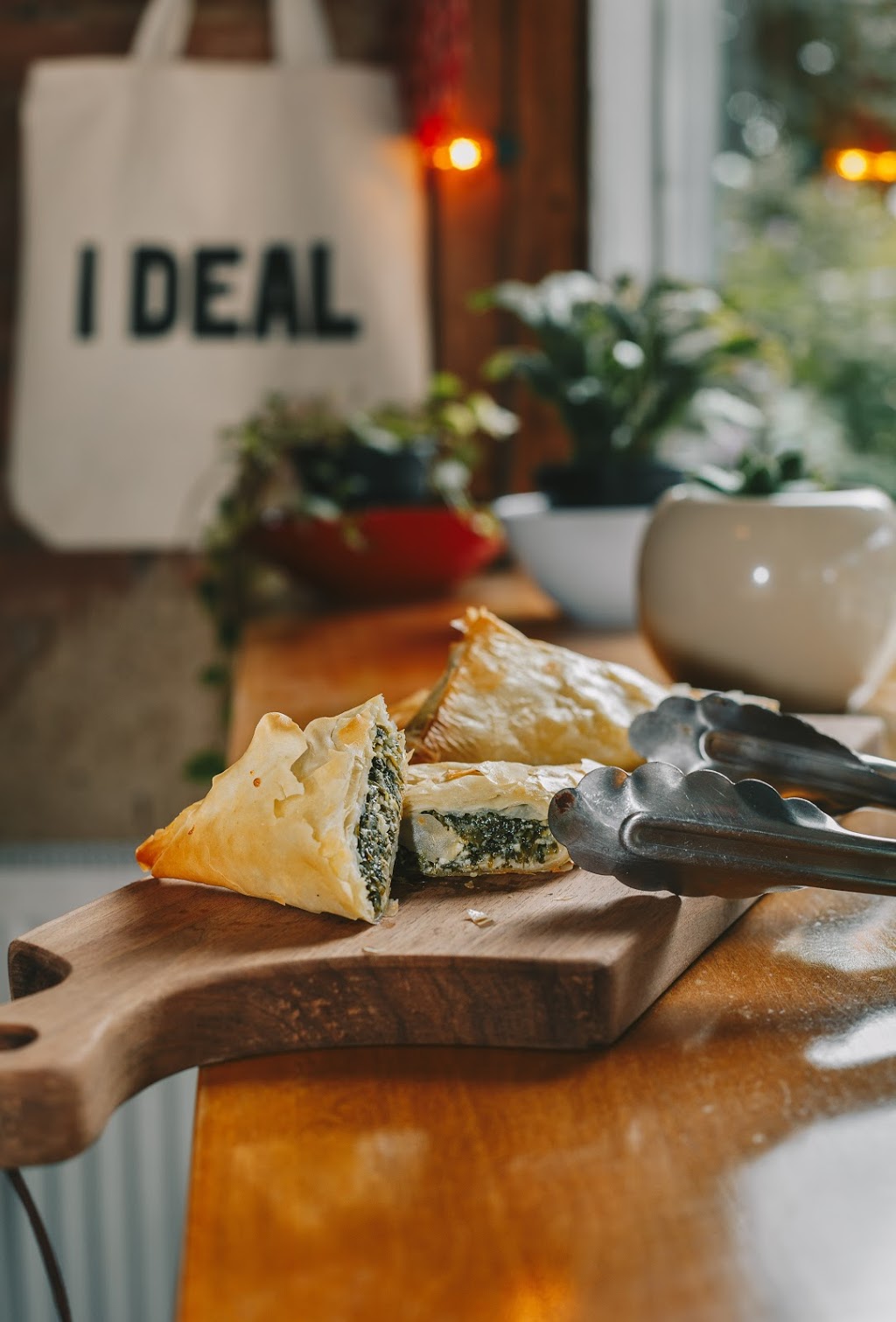 I DEAL coffee & wine bar | 221 Sorauren Ave, Toronto, ON M6R 2G1, Canada | Phone: (416) 364-7700