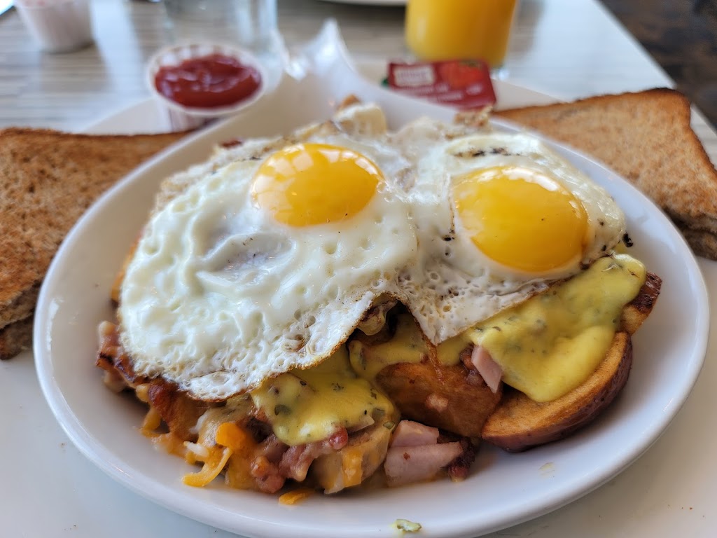 Waters Edge Restaurant and Lounge | 302 MacLachlan Ave, Manitou Beach, SK S0K 4T1, Canada | Phone: (306) 946-2489