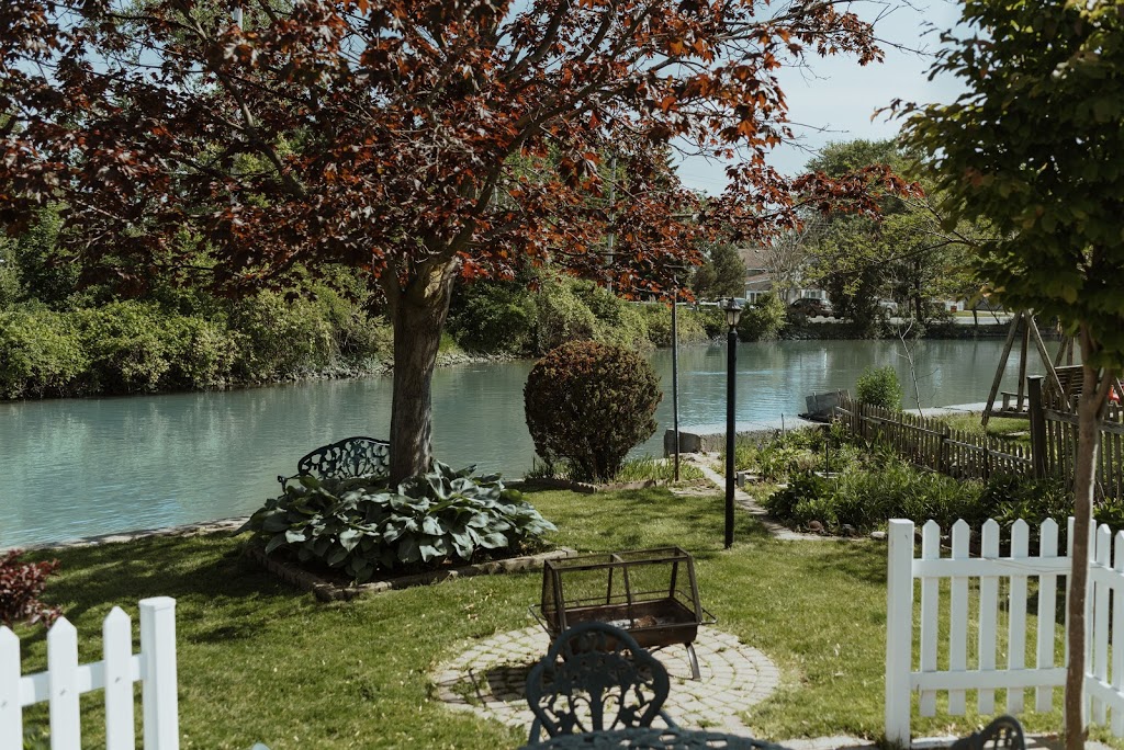The Cedar House Kingsville | 1033 Cedar Dr, Kingsville, ON N9Y 3V5, Canada | Phone: (519) 981-1417