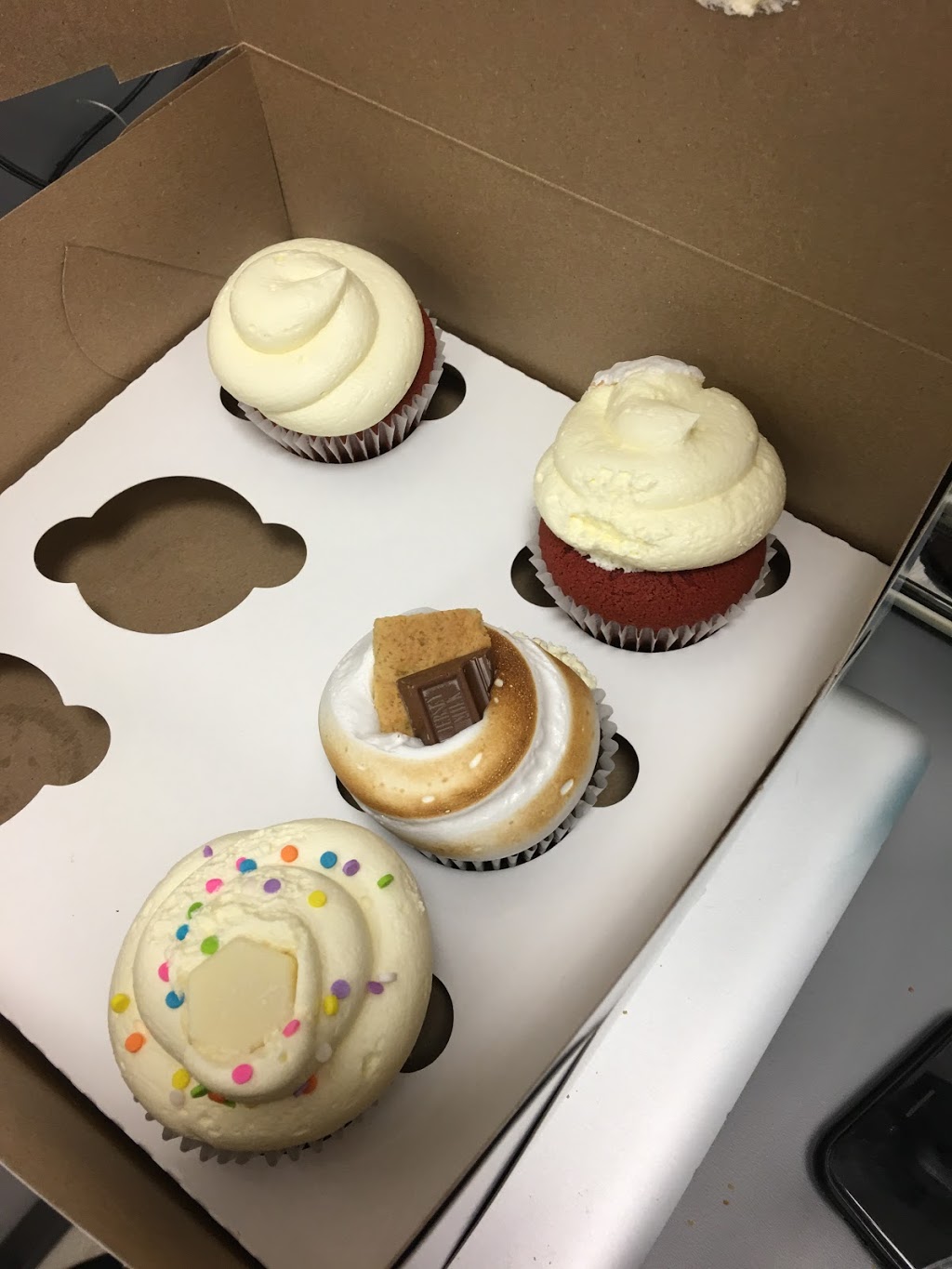 Cupcakes at Highstreet | 3122 Mount Lehman Rd C100, Abbotsford, BC V2T 0C5, Canada | Phone: (604) 853-3990