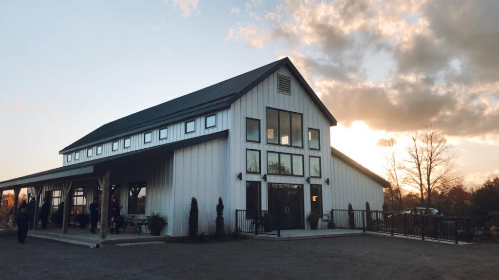 Farmhill Weddings | 2709 Dillon Rd, Peterborough, ON K9J 6X8, Canada | Phone: (705) 930-4877