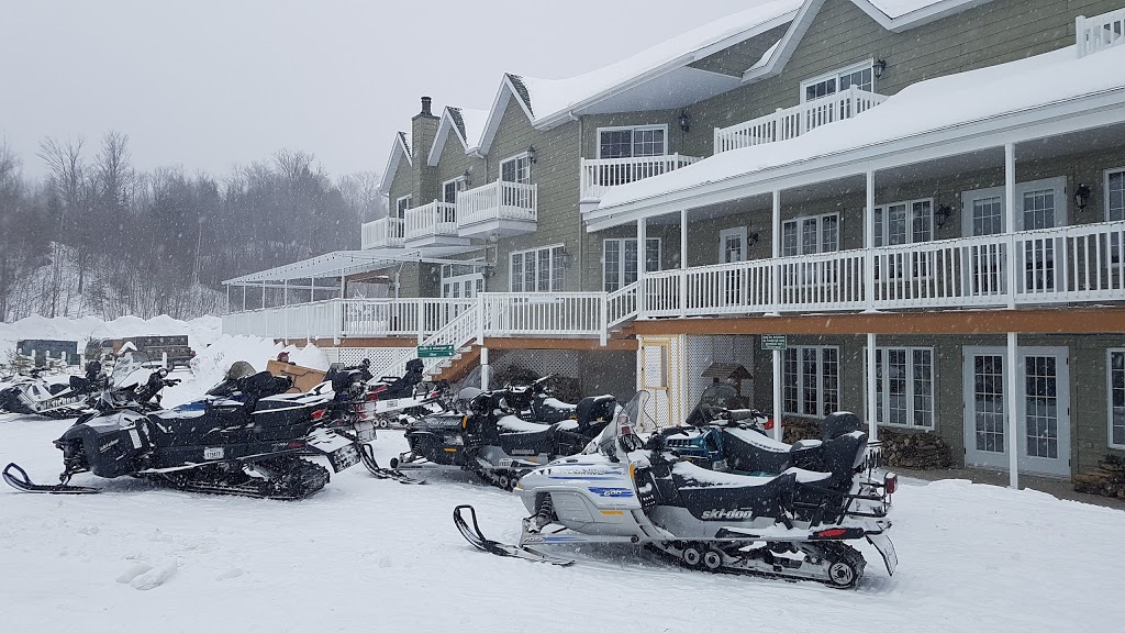Pourvoirie du Lac Blanc | 1000 Chemin du Domaine Pellerin, Saint-Alexis-des-Monts, QC J0K 1V0, Canada | Phone: (819) 265-4242