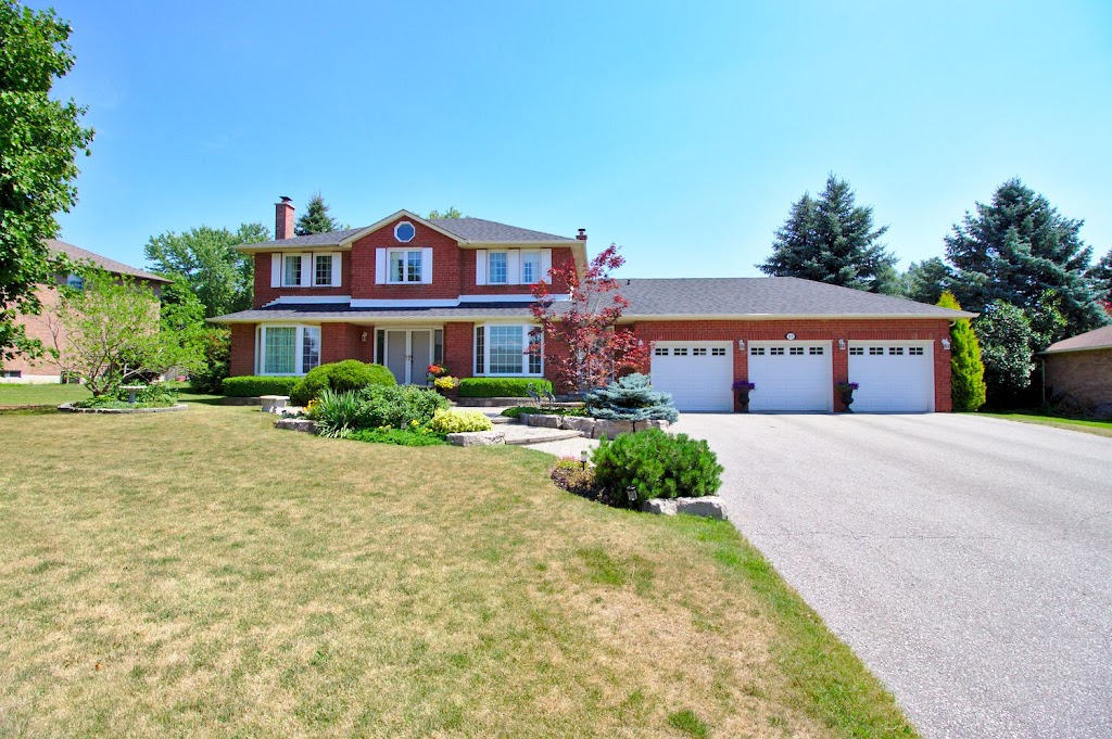 Real Estate Pictures | 1 Rockland Dr, North York, ON M2M 2Y8, Canada | Phone: (647) 547-3047