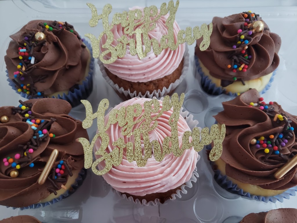 Vals Cupcakery | 1067 Ambercrest St, Gloucester, ON K1J 1G3, Canada | Phone: (613) 315-9656