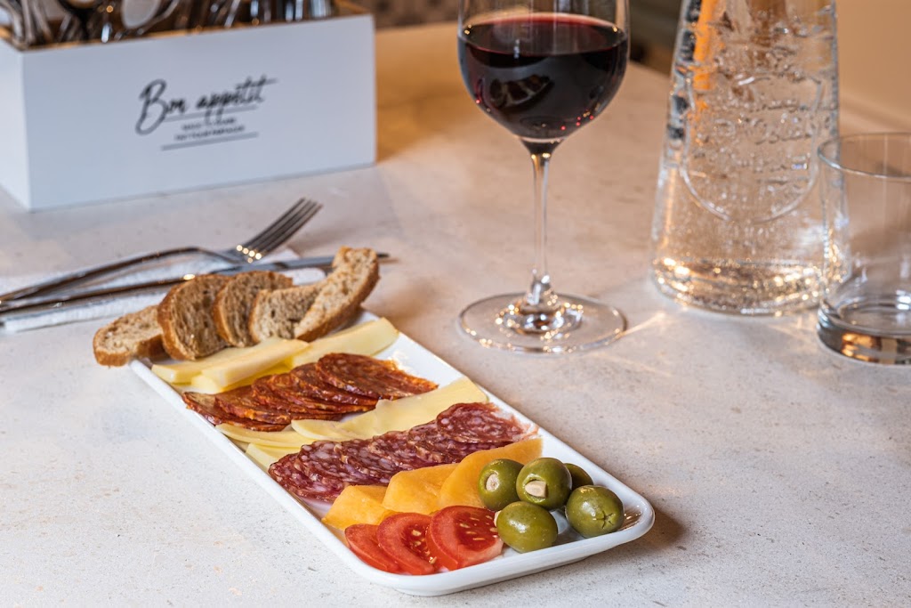 Maison Napoléon | 2316 Chem. du Village, Mont-Tremblant, QC J8E 1E9, Canada | Phone: (855) 741-2144