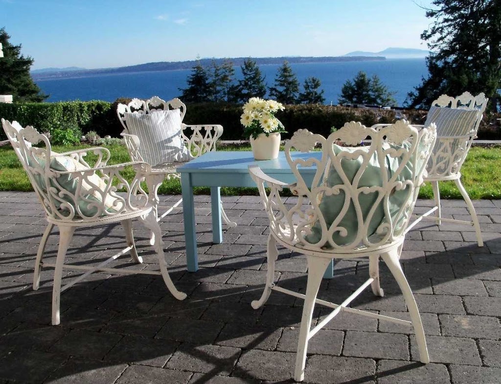 Four Winds Hill White Rock B&B | 14480 Malabar Crescent, White Rock, BC V4B 2Y6, Canada | Phone: (604) 535-7675