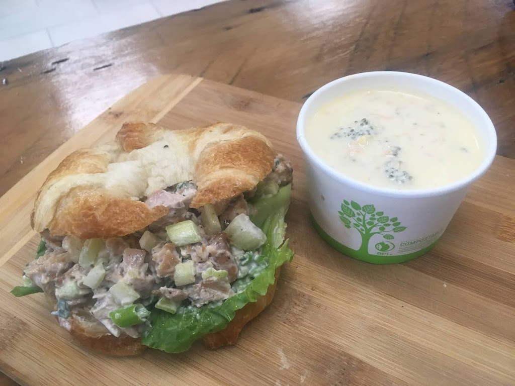 Sydenham Country Cafe | 2779 Rutledge Rd, Sydenham, ON K0H 2T0, Canada | Phone: (613) 376-3205