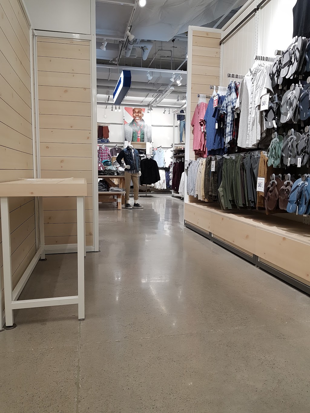 Old Navy | 7999 Boulevard des Galeries dAnjou, Anjou, QC H1M 1W9, Canada | Phone: (514) 353-2017