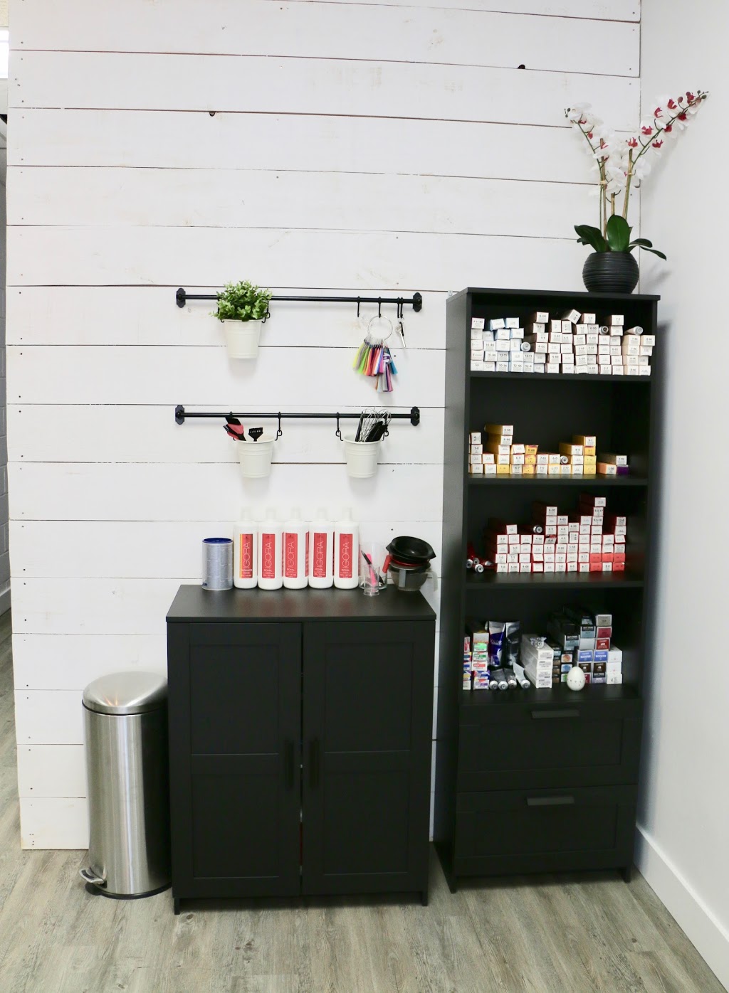 MAJ Hairsalon | 11 Victoria Rd N, Guelph, ON N1E 5G6, Canada | Phone: (519) 265-8357