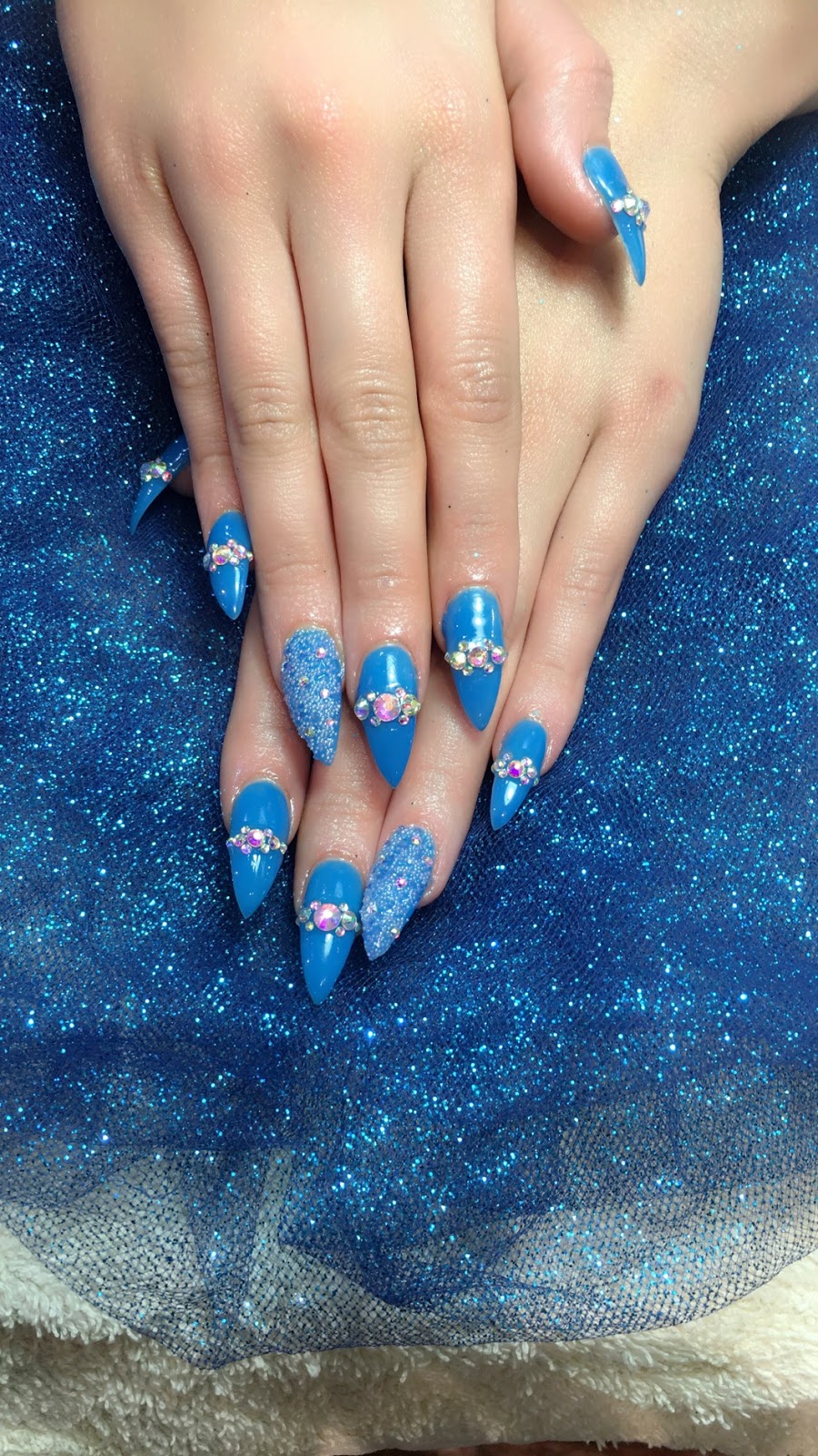 LASHES & NAILS | 110 Parent Ave, Ottawa, ON K1N 7B4, Canada | Phone: (613) 562-3333