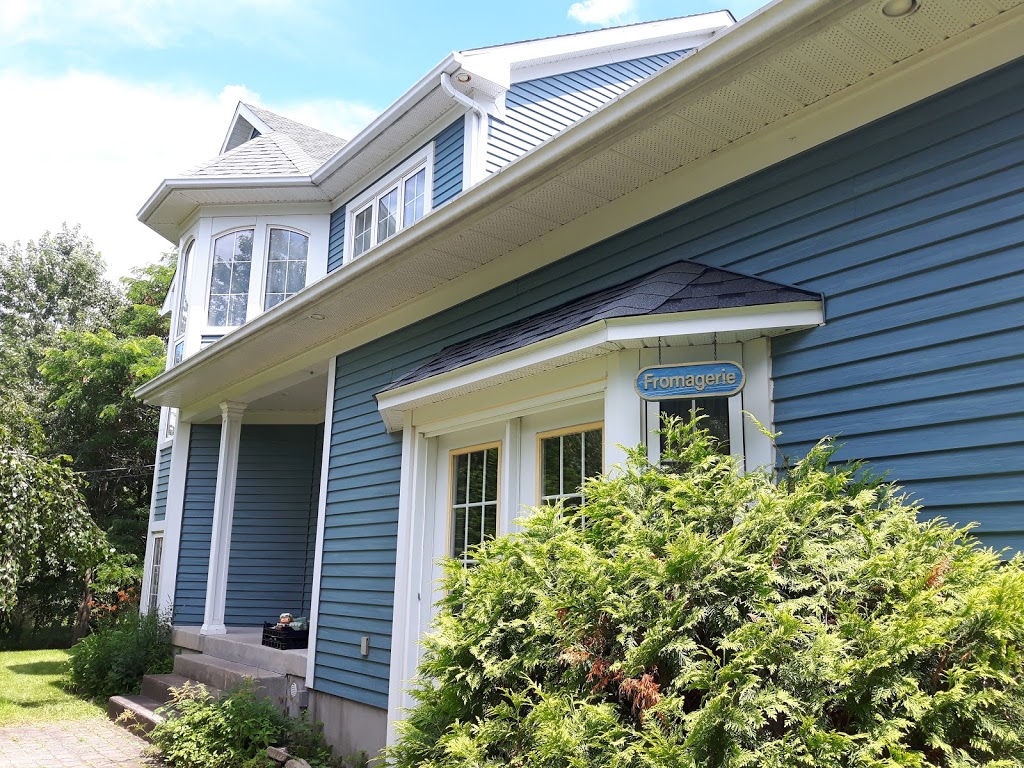 Ferme Mes petits caprices | 4395 Rang des Étangs, Saint-Jean-Baptiste, QC J0L 2B0, Canada | Phone: (450) 467-3991