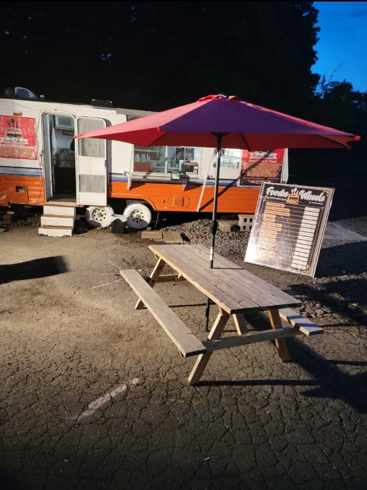 foodie wheels | 693 Queen St, Port Perry, ON L9L 1K6, Canada | Phone: (905) 244-9580