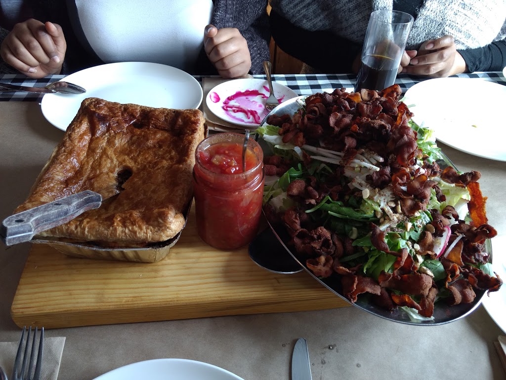 La Tablée des Pionniers | 1357 Rue Saint Faustin, Saint-Faustin-Lac-Carré, QC J0T 1J3, Canada | Phone: (819) 688-2101