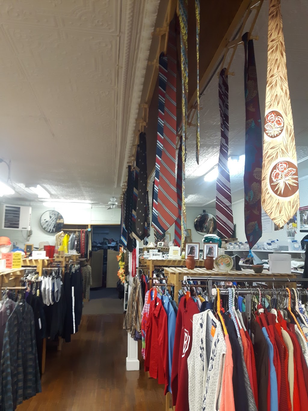 Port Rowan Thrift Shoppe | 1026 Bay St, Port Rowan, ON N0E 1M0, Canada | Phone: (519) 586-7186